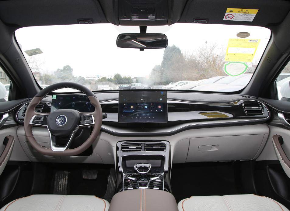 10萬級家轎之爭,起亞新K3對比秦PLUS,誰更適合入手?