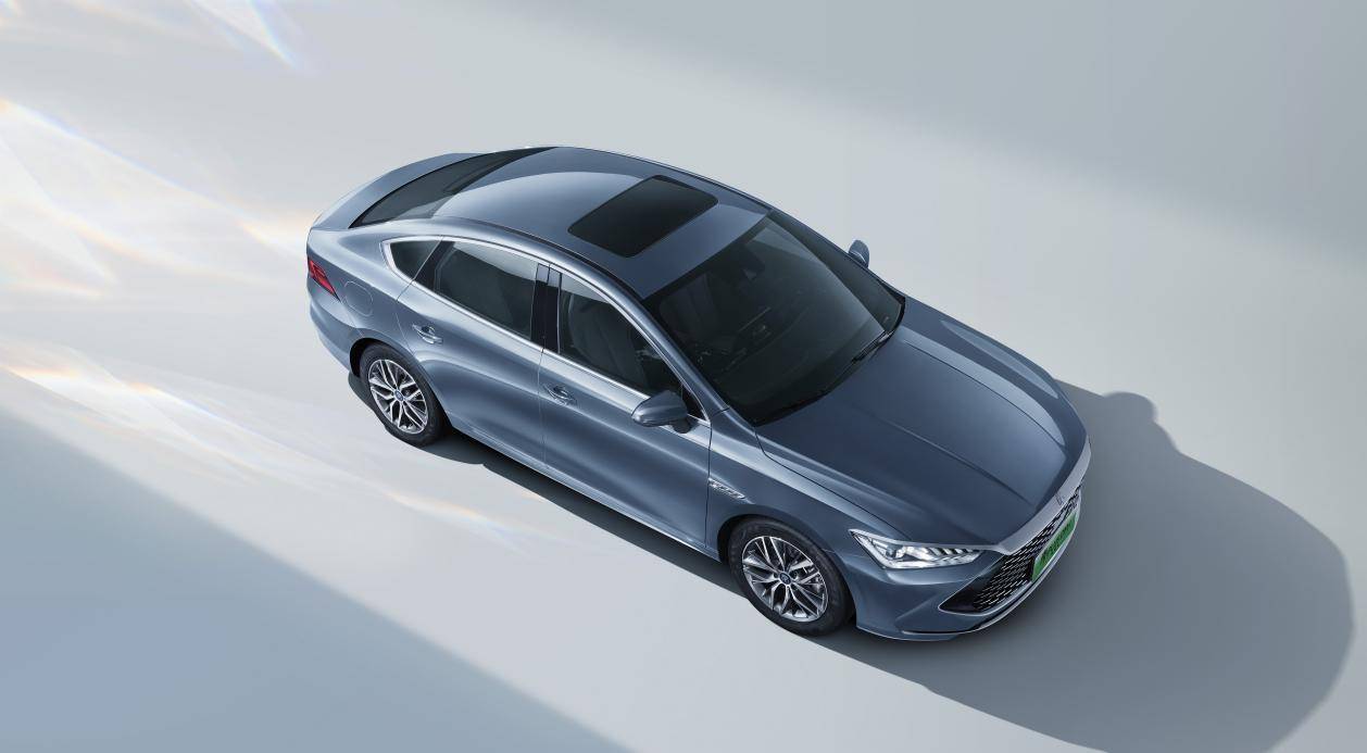 10萬級家轎之爭,起亞新K3對比秦PLUS,誰更適合入手?