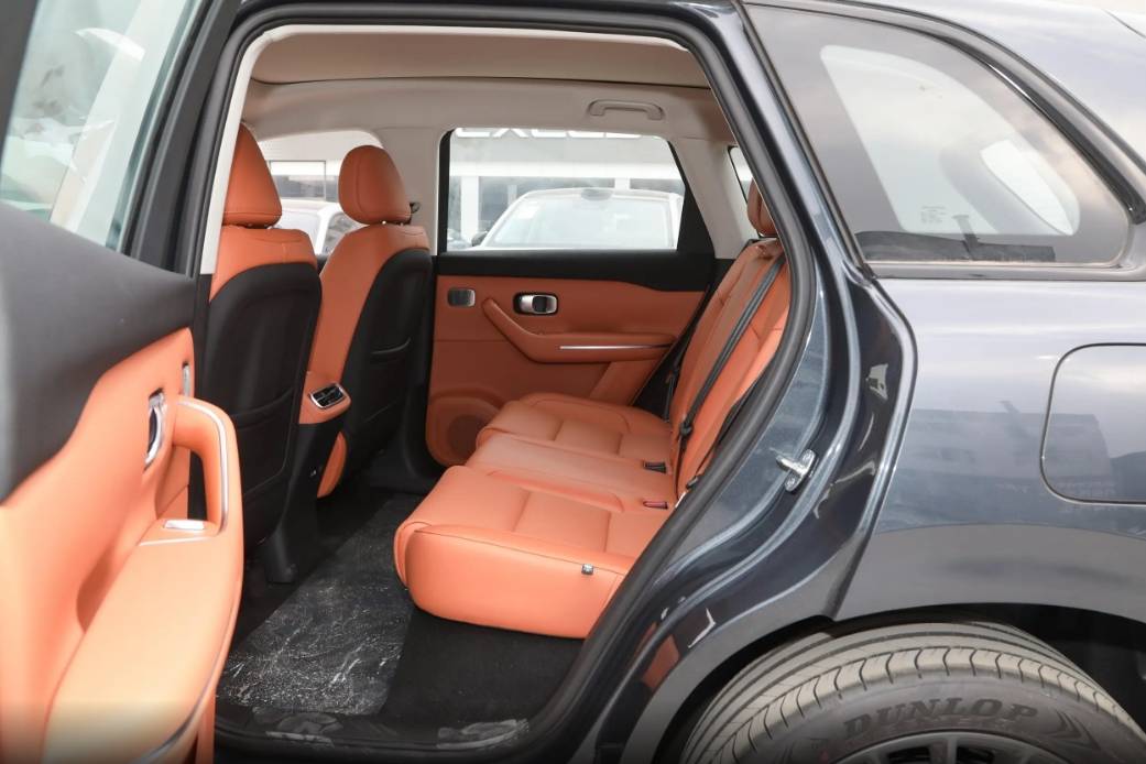 僅13.58萬起,兩套動力可選,還帶8295芯片,零跑C10有多卷?