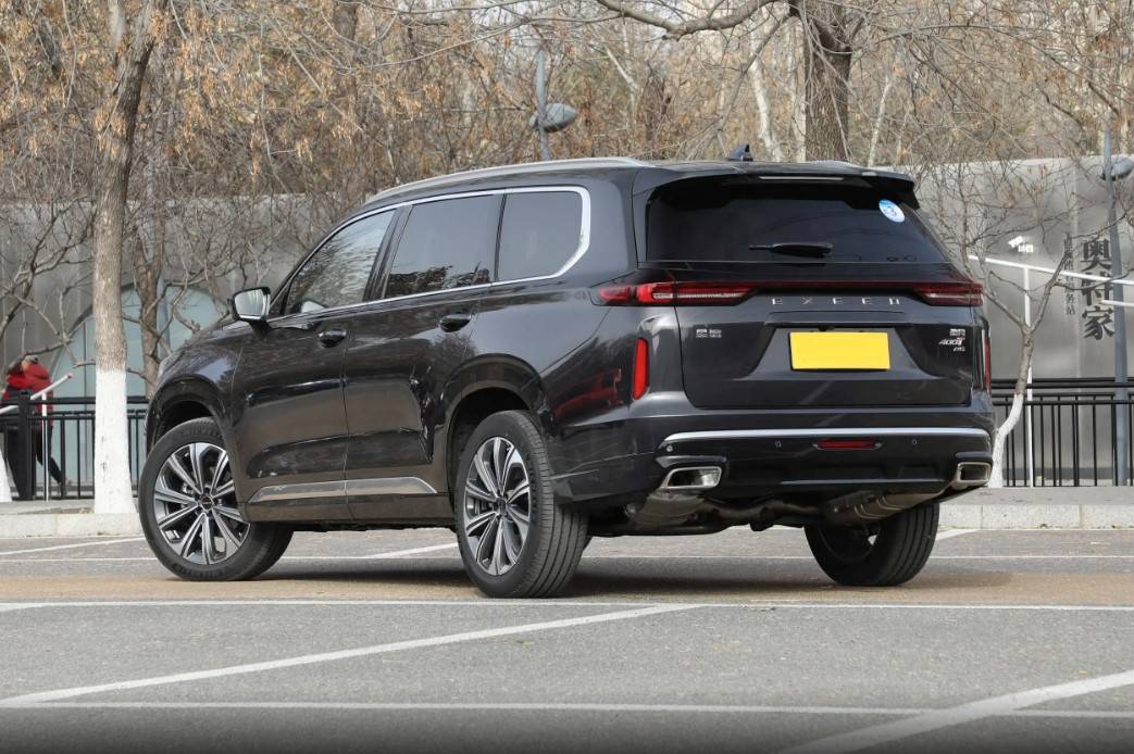定位國產(chǎn)中大型SUV,配261馬力+8AT,軸距2米9,實拍星途攬月