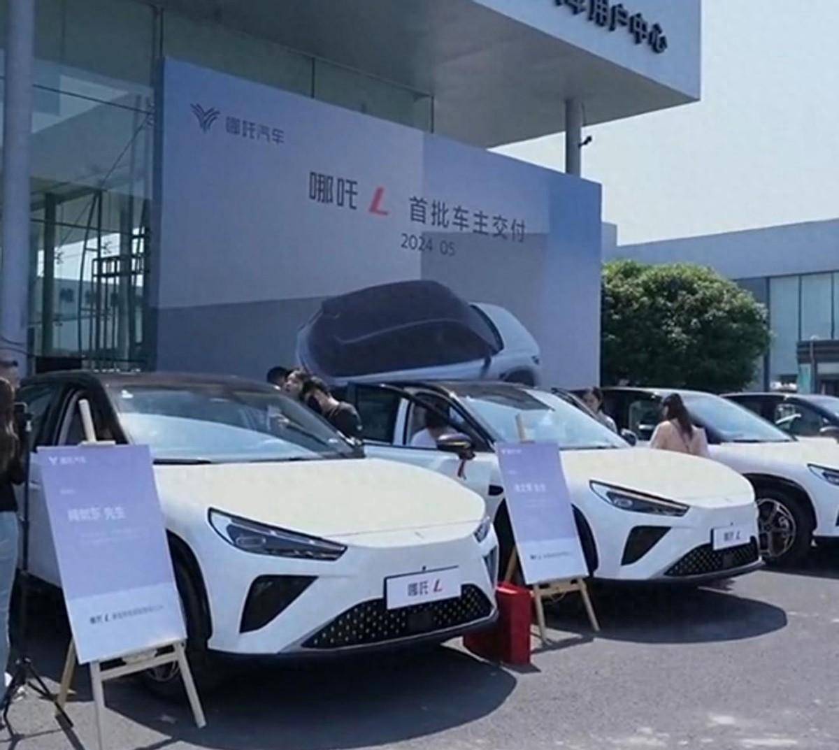 12.99萬元起售,哪吒L首批車主正式交付,綜合續航可達1300公里