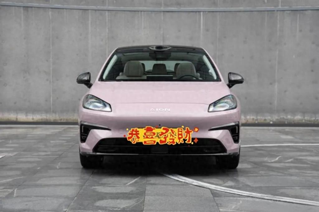 埃安RT:復(fù)雜車位的泊車神器