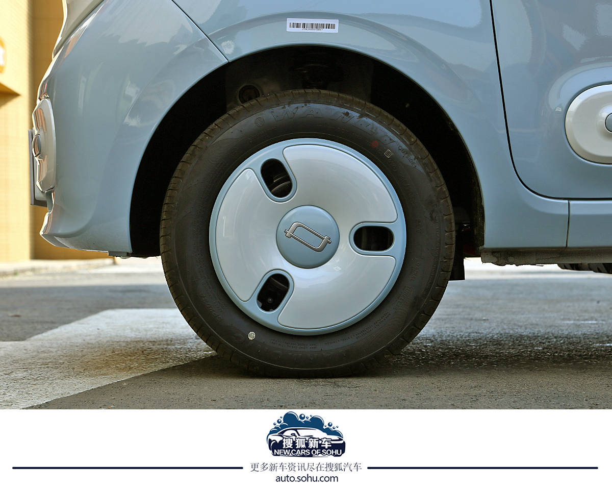 進一步滿足個性化潮流需求 奔騰小馬“冰椰藍”新車色實拍